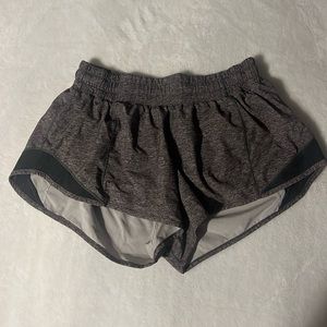 Lululemon Hotty Hot Low-Rise Lined Short 2.5”